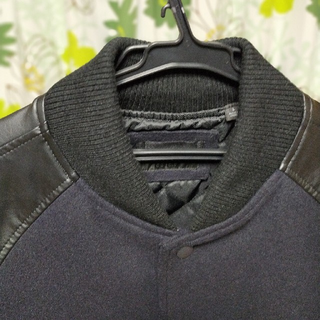 UNIQLO(ユニクロ)のユニクロ　スタジアムジャンパー　ブラック　サイズL メンズのジャケット/アウター(スタジャン)の商品写真