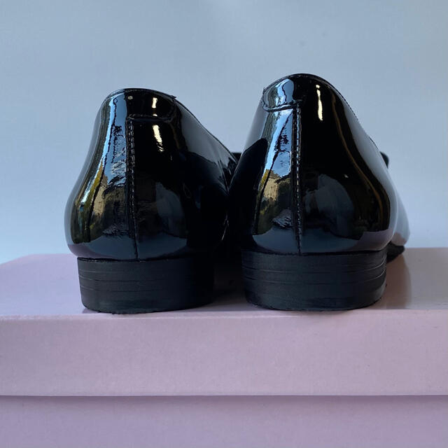 DIANA(ダイアナ)の美品　DIANA ダイアナ エナメルパンプス　ブラック　23cm レディースの靴/シューズ(ローファー/革靴)の商品写真