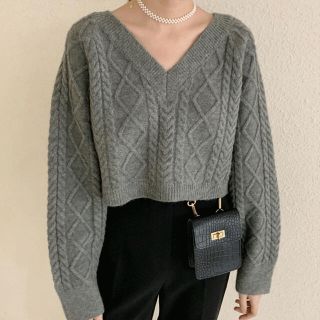 マウジー(moussy)のグレーショート丈ボリュームスリーブニット(ニット/セーター)