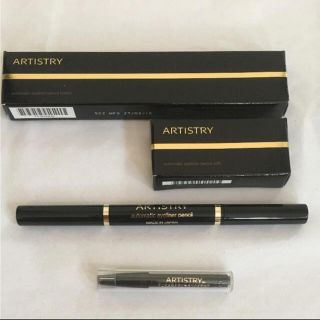 アムウェイ(Amway)のアイARTISTRYアイライナーペンシルホルダーとレフィル(アイライナー)