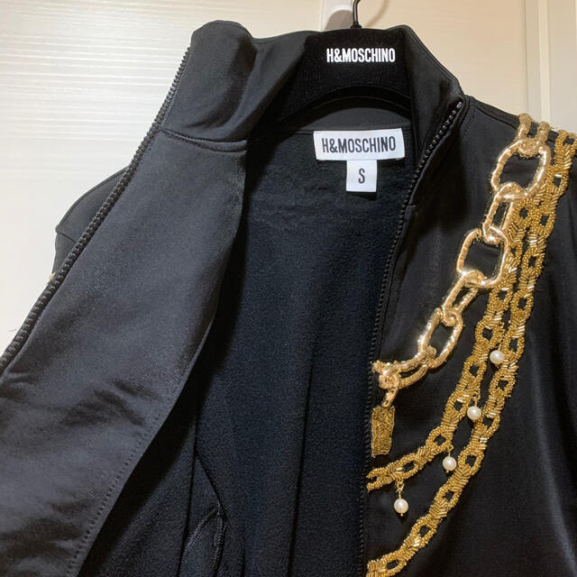 MOSCHINO(モスキーノ)の【特別値下】新品未使用 裏起毛H&MOSCHINO限定デザインアクセブルゾン  レディースのトップス(パーカー)の商品写真