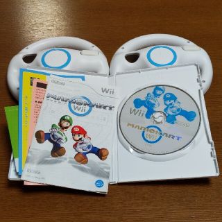 ウィー(Wii)のマリオカートWii＆ハンドル×2セット(家庭用ゲームソフト)