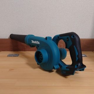 マキタ(Makita)のマキタ　18V　新品　充電式ブロワ　UB185D(工具/メンテナンス)