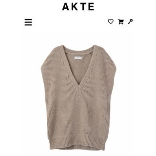 トゥデイフル(TODAYFUL)のAKTE   Vネックニットベスト　グレージュ　完売品(ニット/セーター)