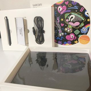 ワコム(Wacom)のwacom Intuos ペンタブ M ベリーピンク(PC周辺機器)