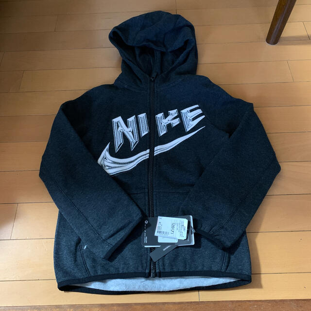 NIKE(ナイキ)のナイキパーカー濃いグレー（120） キッズ/ベビー/マタニティのキッズ服男の子用(90cm~)(ジャケット/上着)の商品写真