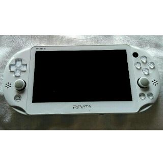 プレイステーションヴィータ(PlayStation Vita)の中古　PS vita2000 本体(携帯用ゲーム機本体)