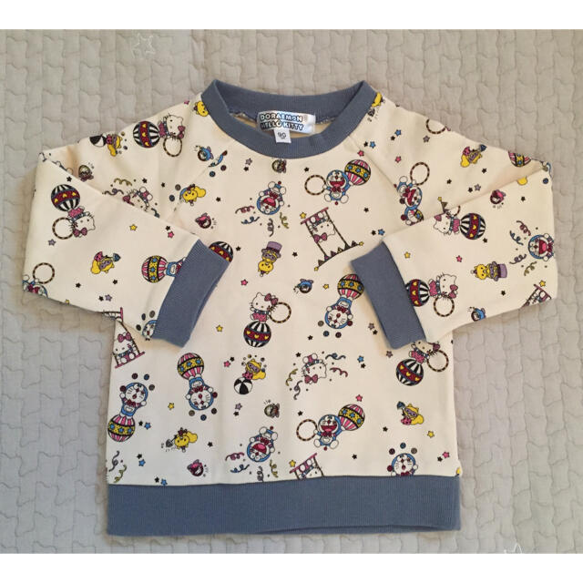 ドラえもん ハローキティ 裏毛トップス 90 キッズ/ベビー/マタニティのキッズ服女の子用(90cm~)(Tシャツ/カットソー)の商品写真