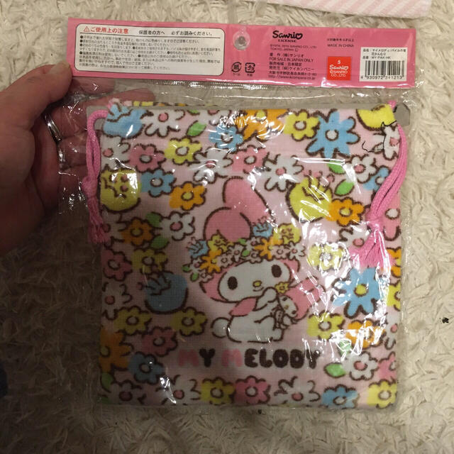 サンリオ(サンリオ)の感謝sale❤️4084❤️SANRIO❤️新品✨２点set タオル&パイル巾着 インテリア/住まい/日用品の日用品/生活雑貨/旅行(タオル/バス用品)の商品写真