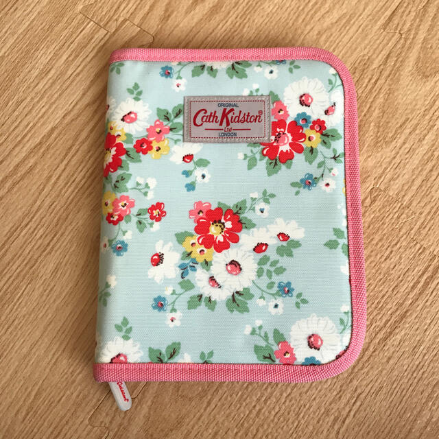 Cath Kidston(キャスキッドソン)の専用　母子手帳ケース マルチケース キッズ/ベビー/マタニティのマタニティ(母子手帳ケース)の商品写真