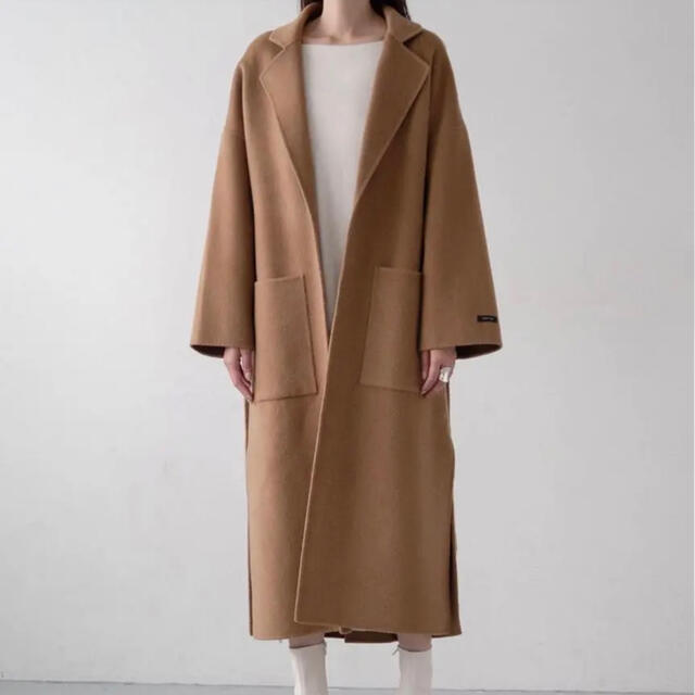 IENA(イエナ)のナエ　nae  ／  バックタックコート　back tuck coat レディースのジャケット/アウター(ロングコート)の商品写真