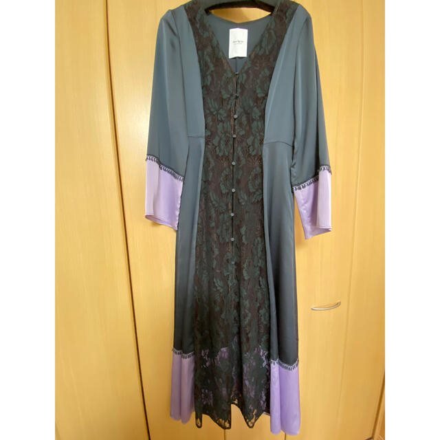 herlipto Two-tone Lace Satin Robe dressの通販 by uniko's shop｜ラクマ