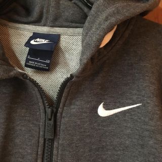 ナイキ(NIKE)のNIKE ナイキ パーカーS グレー　試着のみ　美品(パーカー)