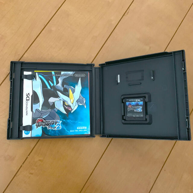 ニンテンドーDS(ニンテンドーDS)のポケットモンスターブラック2 DS エンタメ/ホビーのゲームソフト/ゲーム機本体(携帯用ゲームソフト)の商品写真