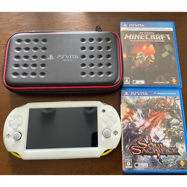 PlayStation Vita(プレイステーションヴィータ)のPSVITA 2000 本体　格安お得セット！ エンタメ/ホビーのゲームソフト/ゲーム機本体(携帯用ゲーム機本体)の商品写真