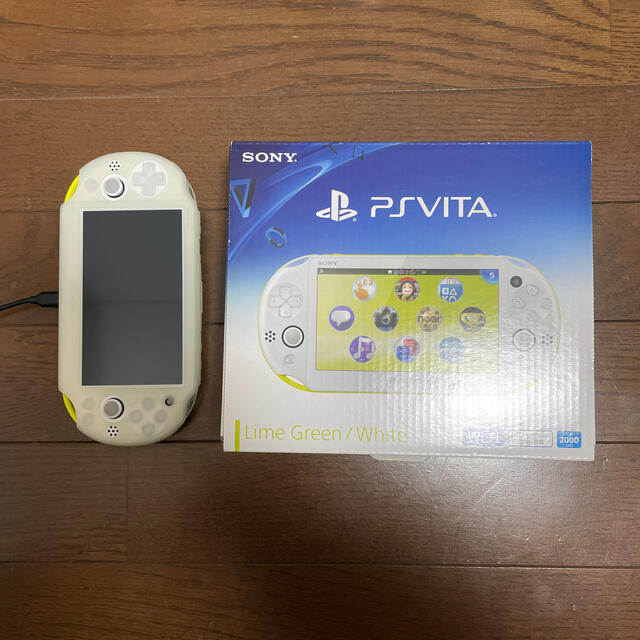 PlayStation Vita(プレイステーションヴィータ)のPSVITA 2000 本体　格安お得セット！ エンタメ/ホビーのゲームソフト/ゲーム機本体(携帯用ゲーム機本体)の商品写真