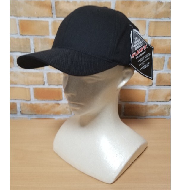新品 FLEXFIT キャップ 無地 ブラック フリーサイズ メンズの帽子(キャップ)の商品写真
