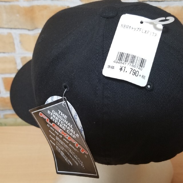 新品 FLEXFIT キャップ 無地 ブラック フリーサイズ メンズの帽子(キャップ)の商品写真