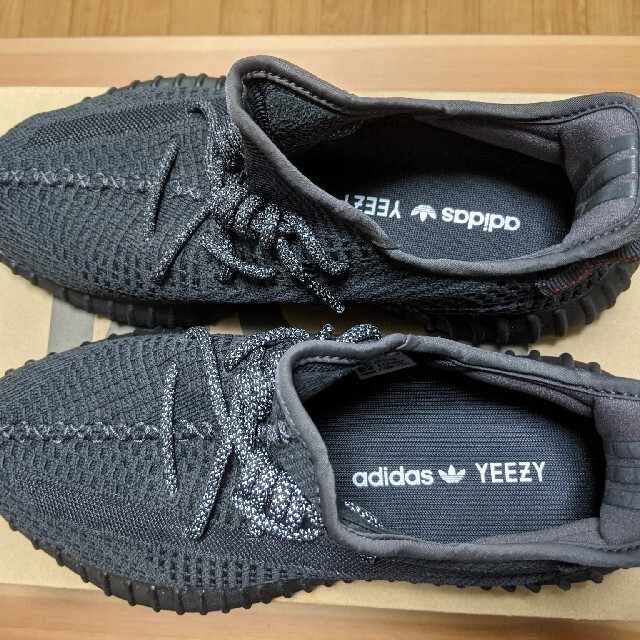 yeezy blackの通販 by あかね's shop｜ラクマ boost 350 v2 超激安即納