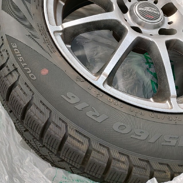 スタッドレスタイヤ　ホイール込み四本セット　215/60R16