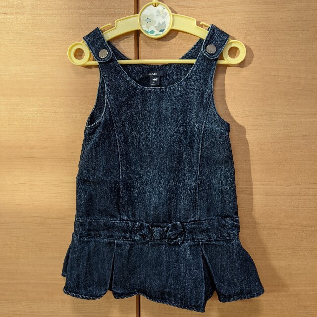 babyGAP(ベビーギャップ)のGapデニムジャンパースカート95㌢ キッズ/ベビー/マタニティのキッズ服女の子用(90cm~)(ワンピース)の商品写真