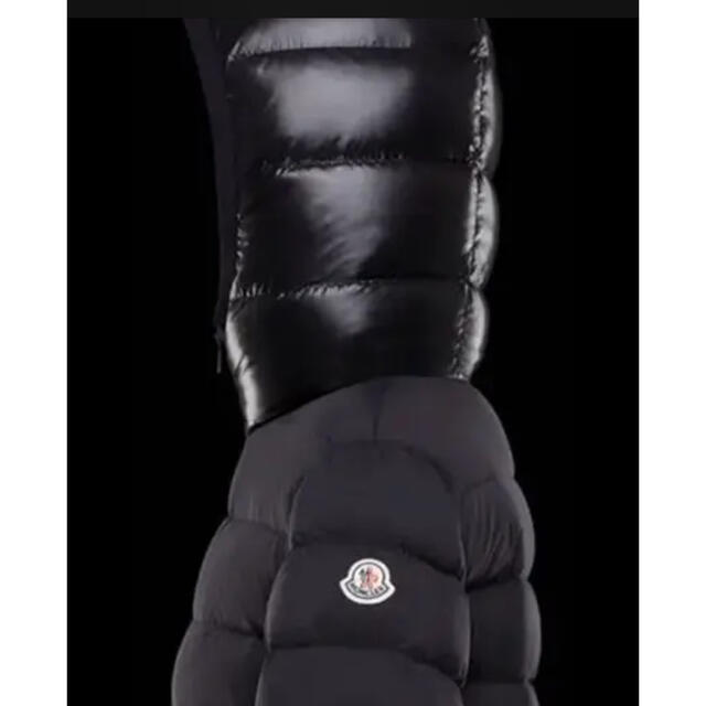 MONCLER(モンクレール)のMONCLER GOELAND ダウン　モンクレール　大人気 レディースのジャケット/アウター(ダウンジャケット)の商品写真