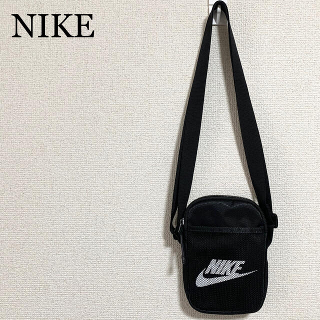 NIKE(ナイキ)の★未使用★NIKE ミニショルダーバッグ 黒 ロゴマーク ボディバッグ  メンズのバッグ(ショルダーバッグ)の商品写真