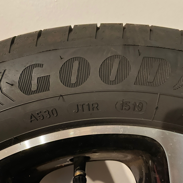 Goodyear(グッドイヤー)のタイヤ EFFICIENT GRIP  165/65R15  185/60R15 自動車/バイクの自動車(タイヤ)の商品写真