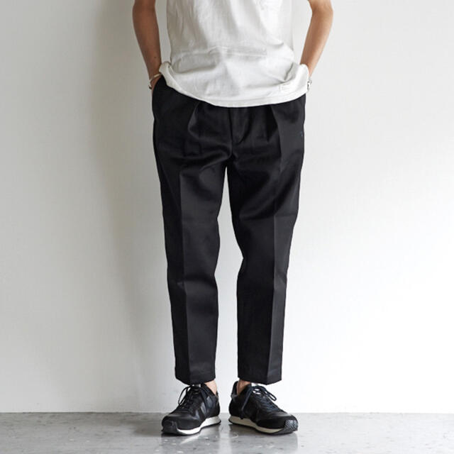 MARKAWEAR(マーカウェア)のMARKAWARE 1 TUCK PEGTOP CHINO ブラック 新品 メンズのパンツ(チノパン)の商品写真