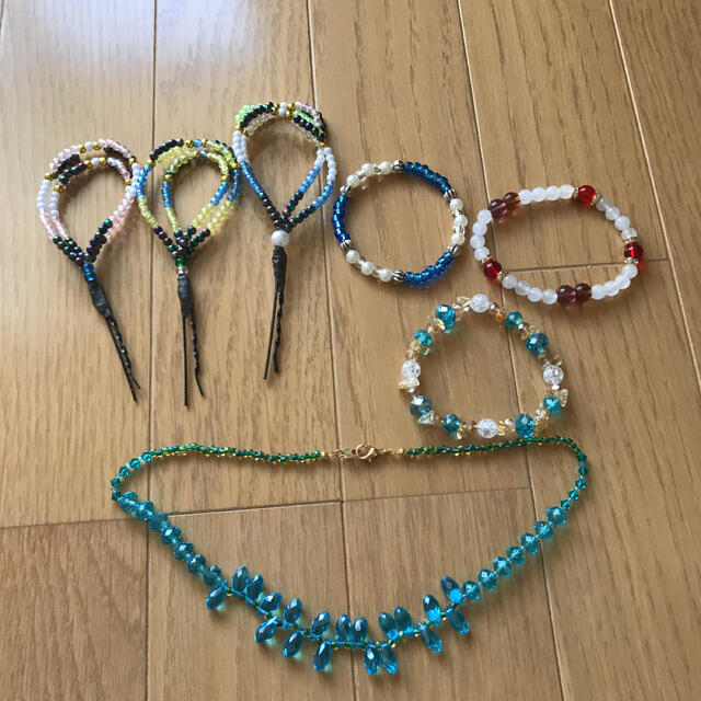 ハンドメイド ビーズ アクセサリー ブレスレット ネックレス キラキラ可愛い レディースのアクセサリー(ブレスレット/バングル)の商品写真