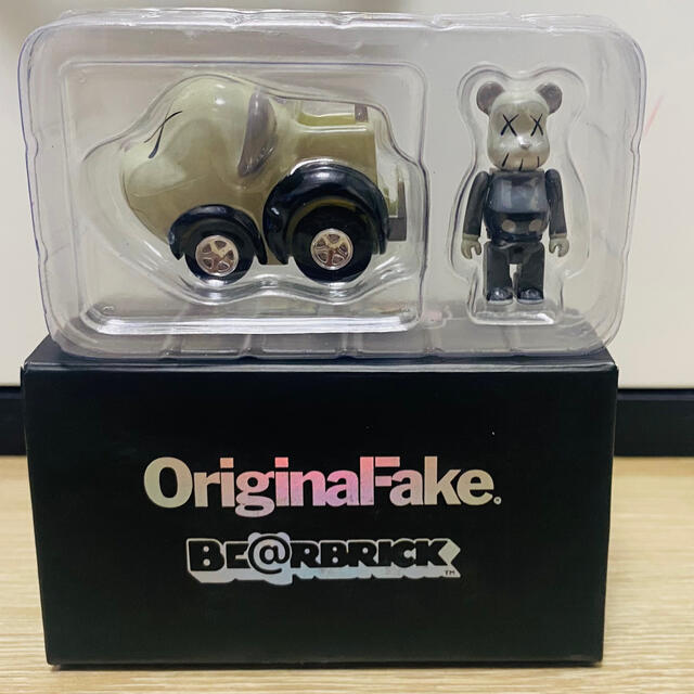 フィギュアBE@RBRICK OriginalFake KAWS チョロQ ベアブリック