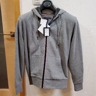 トミーヒルフィガー(TOMMY HILFIGER)のトミー　新品未使用　パーカー(パーカー)