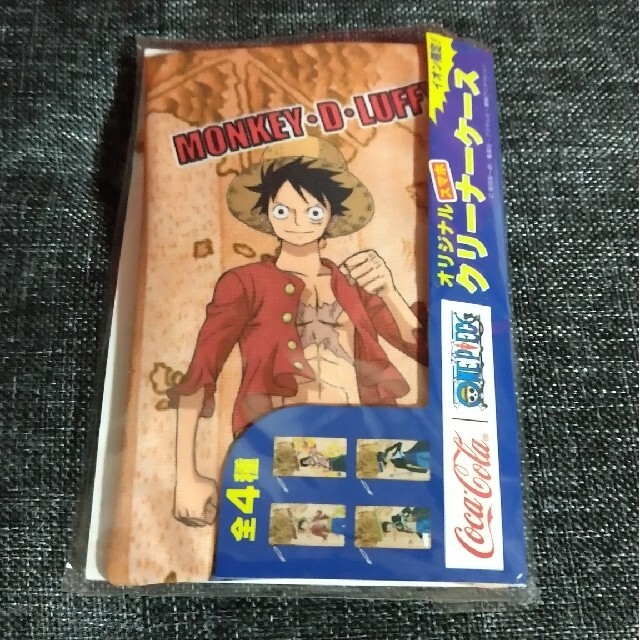 【新品、未使用】ワンピースレジャーポーチ&クリーナーケース4点セット エンタメ/ホビーのおもちゃ/ぬいぐるみ(キャラクターグッズ)の商品写真