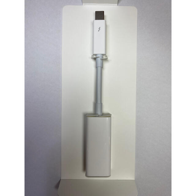 Apple(アップル)のThunderbolt to Gigabit Ethernet Adapter スマホ/家電/カメラのPC/タブレット(PC周辺機器)の商品写真