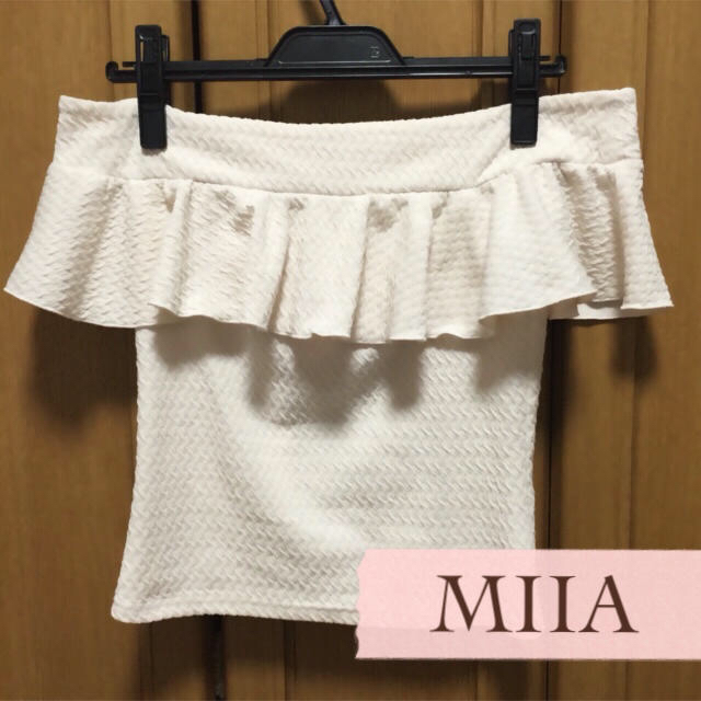 MIIA(ミーア)のMIIAオフショルトップス レディースのトップス(ベアトップ/チューブトップ)の商品写真