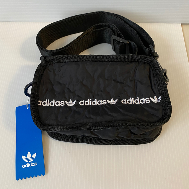 adidas(アディダス)のマッキー様専用adidas レディースナイロンジャンパー(サイズXL) レディースのジャケット/アウター(ナイロンジャケット)の商品写真