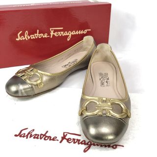 サルヴァトーレフェラガモ(Salvatore Ferragamo)の専用【美品】フェラガモ ガンチーニ レザー フラットシューズ ゴールド(ハイヒール/パンプス)