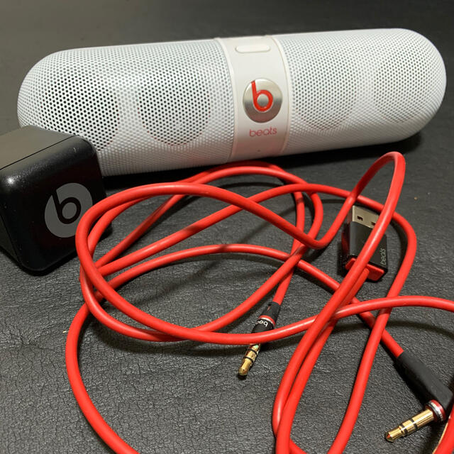 Beats by Dr Dre(ビーツバイドクタードレ)のBeats pill bluetoothスピーカー ホワイト スマホ/家電/カメラのオーディオ機器(スピーカー)の商品写真