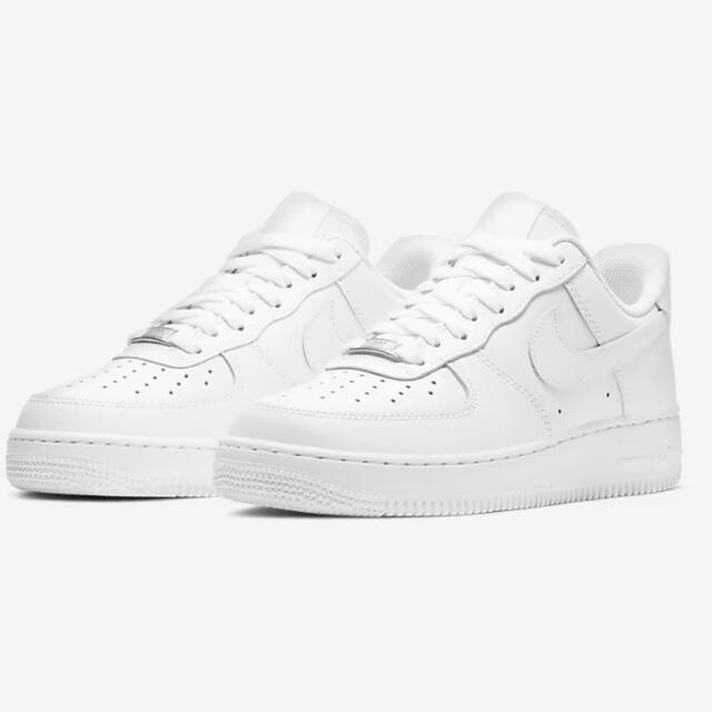 NIKE(ナイキ)のエアフォース1 AF1 ホワイト　白　24cm 24 新品　NIKE レディースの靴/シューズ(スニーカー)の商品写真