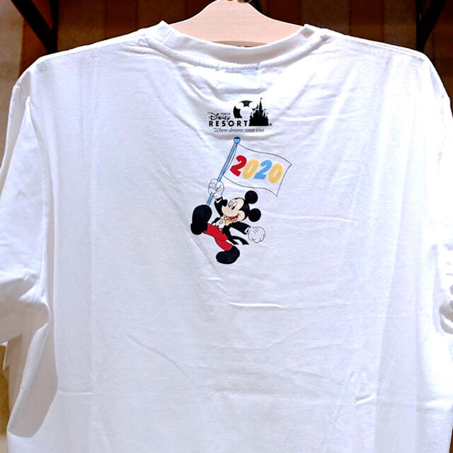 Disney(ディズニー)の☆新品☆ミッキーマウス2020デザインTシャツ 2020限定 レディースのトップス(Tシャツ(半袖/袖なし))の商品写真