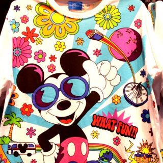 ディズニー(Disney)の☆新品☆ミッキーカラフルフラワーTシャツ 花柄 Lサイズ ユニセックス(Tシャツ(半袖/袖なし))