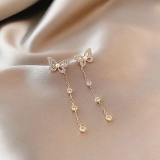 スタージュエリー(STAR JEWELRY)のbutterflies & crystal pierce ◯s925 post(ピアス)