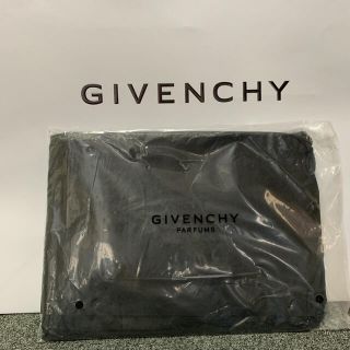 ジバンシィ(GIVENCHY)のジバンシーエナメルポーチ黒(ポーチ)