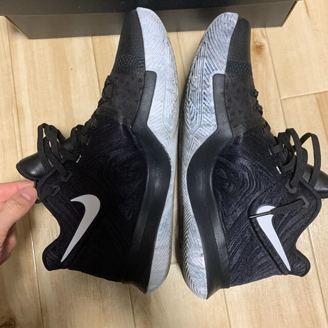 NIKE(ナイキ)のkyrie3 EP BHM メンズの靴/シューズ(スニーカー)の商品写真