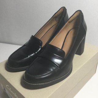 本日限り値下 Clarks パンプス タララグレース ブラックシャイニーレザー (ハイヒール/パンプス)