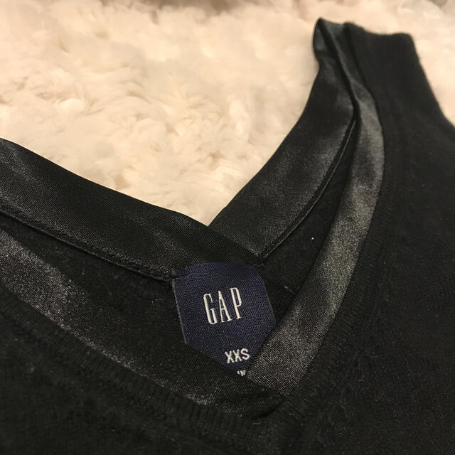 GAP(ギャップ)のGAP 黒 細身 ノースリーブトップス アンゴラ 毛 サテン レディースのトップス(ニット/セーター)の商品写真