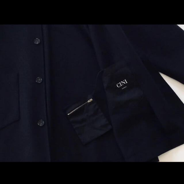 COMOLI(コモリ)のCini チー二 ヴェネツィア オーバーサイズ フードコート　ネイビー メンズのジャケット/アウター(ダッフルコート)の商品写真