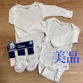 ガーバー(Gerber)の白色長袖　肌着2枚　新生児　0〜3ヶ月　未使用　靴下2足付き(肌着/下着)