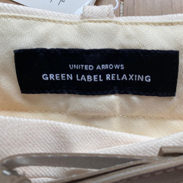 UNITED ARROWS green label relaxing(ユナイテッドアローズグリーンレーベルリラクシング)の【新品】グリーンレーベル リラクシング　タック ベルト パンツ　オフホワイト レディースのパンツ(クロップドパンツ)の商品写真