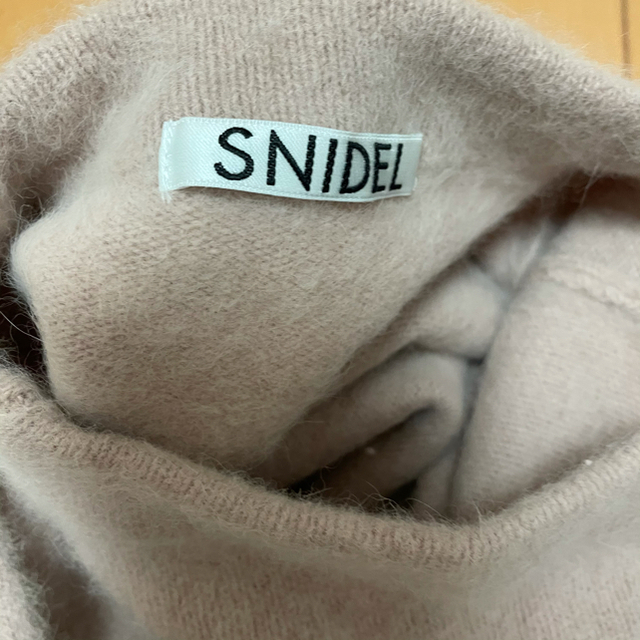 SNIDEL(スナイデル)のファーライクベルティッドニットワンピース レディースのワンピース(ひざ丈ワンピース)の商品写真